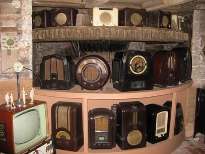 3. Kolektor Bakelight Bersama-sama ke Museum Bakelite